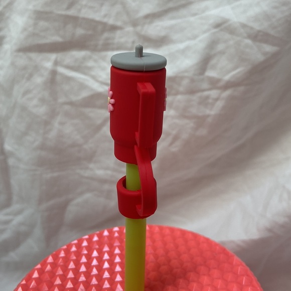 SHEIN red silicone straw cover cap for Stanley Cup. Straw topper. One size. - Picture 4 of 11